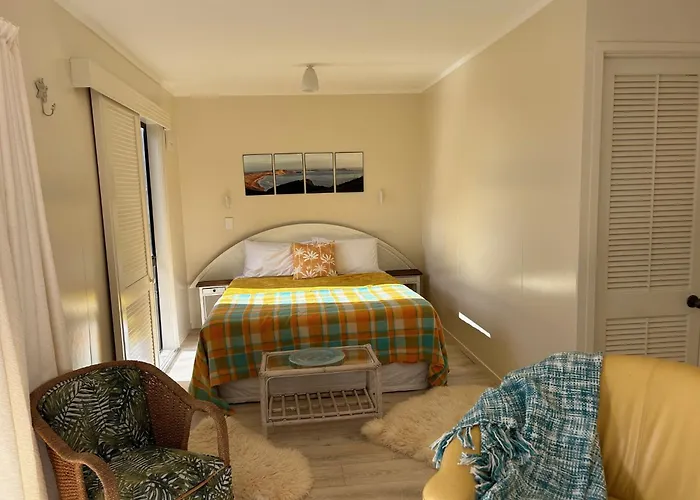 Driftwood Lodge Beachfront, Cable Bay, Northland